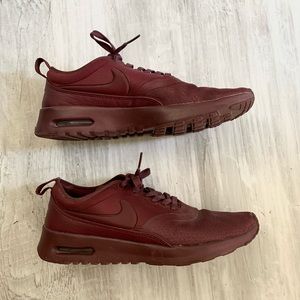 NIKE Women Maroon Thea Air Max